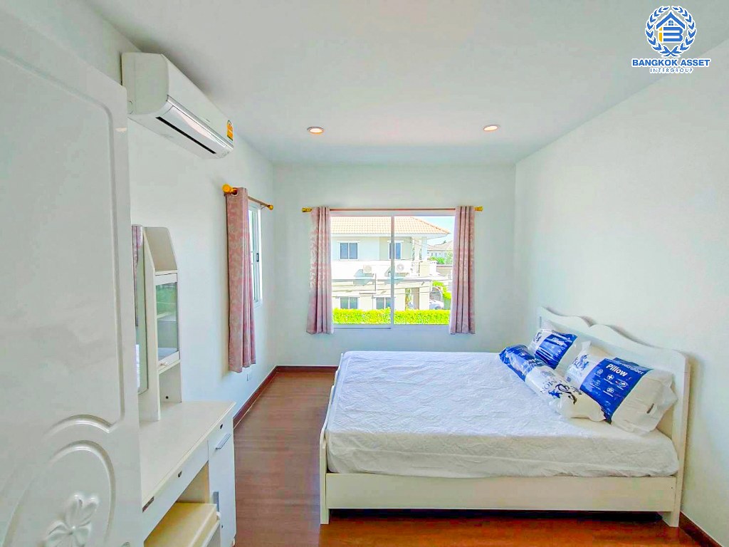 *****บ้านเดี่ยวมือสอง โครงการ ดีไลท์แอทซีน วัชรพล-จตุโชติ เนื้อที่ 52.60 ตร.ว. ฟังก์ชัน 3 ห้องนอน 3 ห้องน้ำ ที่จอดรถ 2 คัน ภายในเหมือนใหม่ บนทำเลเชื่อมต่อถนนจตุโชติ ถนนสุขาภิบาล ถนนวงแหวนรอบนอก(ตะวันออก) ใกล้รถไฟฟ้าสายสีเขียว "สถานีวัดพระศรีมหาธาตุ" และจุดขึ้นทางด่วน "รามอินทรา"