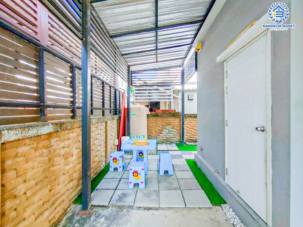 *****บ้านเดี่ยวมือสอง โครงการ ดีไลท์แอทซีน วัชรพล-จตุโชติ เนื้อที่ 52.60 ตร.ว. ฟังก์ชัน 3 ห้องนอน 3 ห้องน้ำ ที่จอดรถ 2 คัน ภายในเหมือนใหม่ บนทำเลเชื่อมต่อถนนจตุโชติ ถนนสุขาภิบาล ถนนวงแหวนรอบนอก(ตะวันออก) ใกล้รถไฟฟ้าสายสีเขียว "สถานีวัดพระศรีมหาธาตุ" และจุดขึ้นทางด่วน "รามอินทรา"