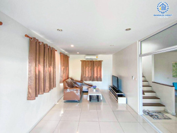 *****บ้านเดี่ยวมือสอง โครงการ ดีไลท์แอทซีน วัชรพล-จตุโชติ เนื้อที่ 52.60 ตร.ว. ฟังก์ชัน 3 ห้องนอน 3 ห้องน้ำ ที่จอดรถ 2 คัน ภายในเหมือนใหม่ บนทำเลเชื่อมต่อถนนจตุโชติ ถนนสุขาภิบาล ถนนวงแหวนรอบนอก(ตะวันออก) ใกล้รถไฟฟ้าสายสีเขียว "สถานีวัดพระศรีมหาธาตุ" และจุดขึ้นทางด่วน "รามอินทรา"