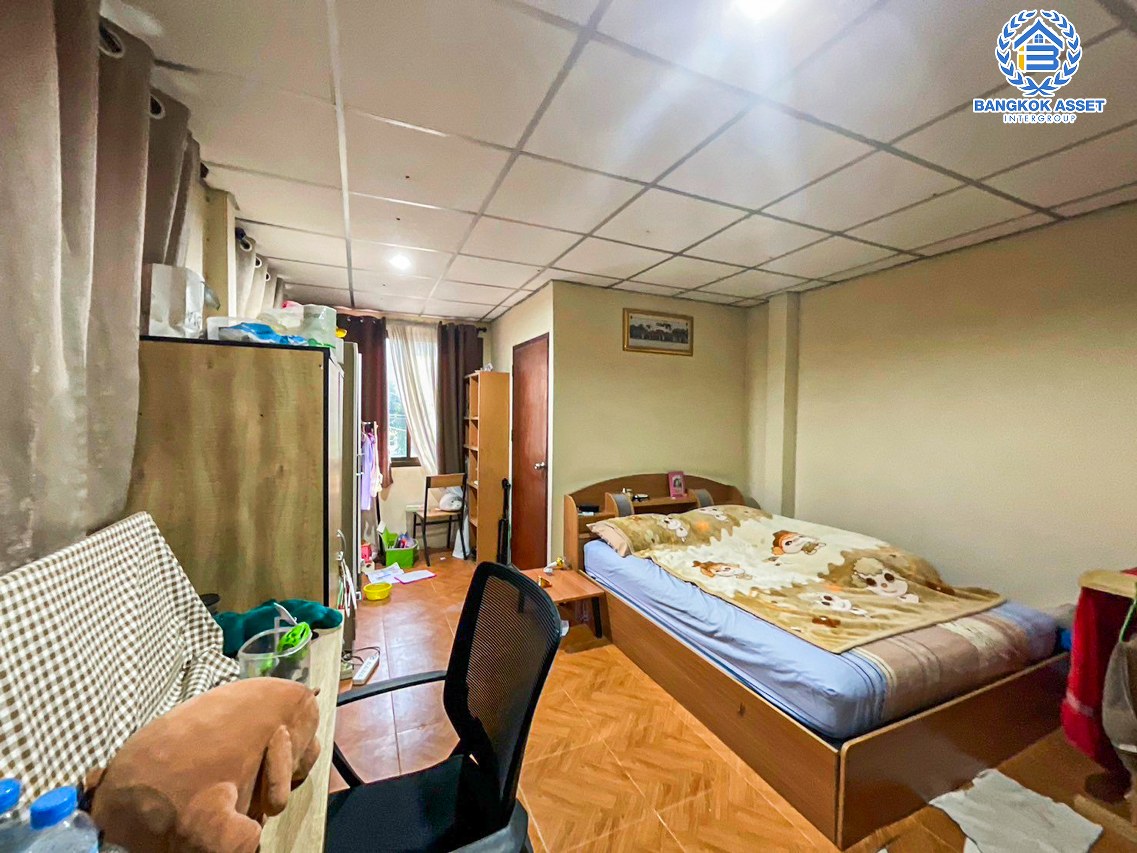 *****ทาวน์เฮ้าส์มือสองกรุงเทพมหานคร หมู่บ้าน เลิศอุบล4 นาคนิวาส หลังมุม เนื้อที่กว้าง 20 ตร.ว. ฟังก์ชัน 3 ห้องนอน 2 ห้องน้ำ แถมฟรี! 2 เครื่องปรับอากาศ 1 เครื่องทำน้ำอุ่น บนทำเลเดินทางสะดวก เชื่อมต่อถนนประเสริฐมนูกิจ, ถนนลาดพร้าว ใกล้เซ็นทรัลอีสต์วิลล์ และรถไฟฟ้าสายสีเหลือง "สถานีลาดพร้าว 71"