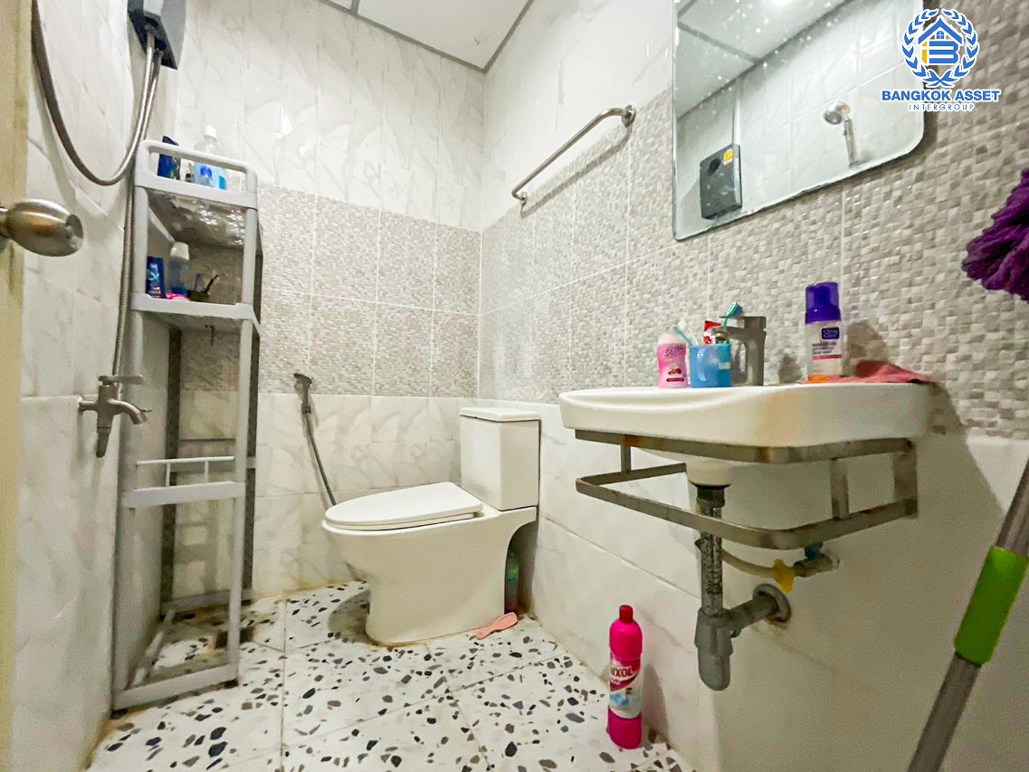 *****ทาวน์เฮ้าส์มือสองกรุงเทพมหานคร หมู่บ้าน เลิศอุบล4 นาคนิวาส หลังมุม เนื้อที่กว้าง 20 ตร.ว. ฟังก์ชัน 3 ห้องนอน 2 ห้องน้ำ แถมฟรี! 2 เครื่องปรับอากาศ 1 เครื่องทำน้ำอุ่น บนทำเลเดินทางสะดวก เชื่อมต่อถนนประเสริฐมนูกิจ, ถนนลาดพร้าว ใกล้เซ็นทรัลอีสต์วิลล์ และรถไฟฟ้าสายสีเหลือง "สถานีลาดพร้าว 71"