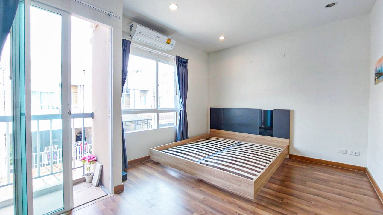 *****ทาวน์เฮ้าส์มือสองนนทบุรี โครงการ วิลเลตไลท์ ราชพฤกษ์-ปิ่นเกล้า เนื้อที่เกือบ 17 ตร.ว. ฟังก์ชัน 3 ห้องนอน 3 ห้องน้ำ 1 ที่จอดรถ แถมฟรี! 4 เครื่องปรับอากาศ 1 เครื่องทำน้ำอุ่น ฯลฯ บนทำเลดี เชื่อมต่อ ถ.กาญจนาภิเษก, ถ.ราชพฤกษ์, ถ.นครอินทร์ ใกล้รถไฟฟ้าสายสีแดง "สถานีตลิ่งชัน" และทางด่วน "ศรีรัช"