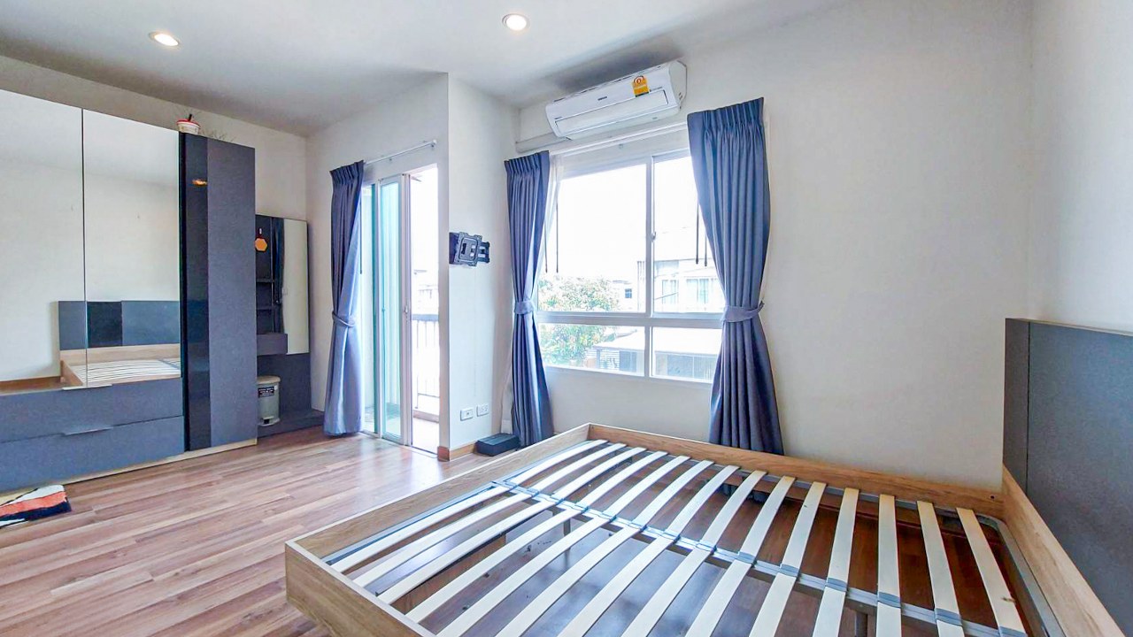 *****ทาวน์เฮ้าส์มือสองนนทบุรี โครงการ วิลเลตไลท์ ราชพฤกษ์-ปิ่นเกล้า เนื้อที่เกือบ 17 ตร.ว. ฟังก์ชัน 3 ห้องนอน 3 ห้องน้ำ 1 ที่จอดรถ แถมฟรี! 4 เครื่องปรับอากาศ 1 เครื่องทำน้ำอุ่น ฯลฯ บนทำเลดี เชื่อมต่อ ถ.กาญจนาภิเษก, ถ.ราชพฤกษ์, ถ.นครอินทร์ ใกล้รถไฟฟ้าสายสีแดง "สถานีตลิ่งชัน" และทางด่วน "ศรีรัช"