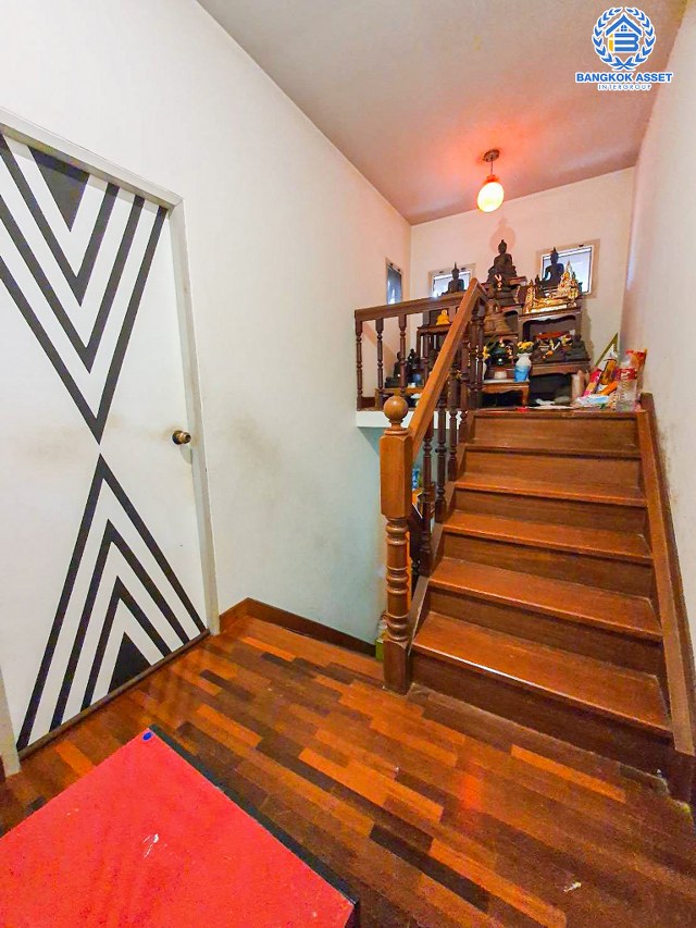 *****บ้านเดี่ยวมือสองนนทบุรี โครงการ คุณาลัย บางใหญ่ เนื้อที่กว้างขวางเกือบ 77 ตร.ว. ฟังก์ชัน 5 ห้องนอน 3 ห้องน้ำ 2 ที่จอดรถ บ้านสภาพสวย บนทำเลเดินทางสะดวก เชื่อมต่อ ถนนกาญจนาภิเษก, ถนนรัตนาธิเบศร์ ใกล้รถไฟฟ้าสายสีม่วง "สถานีคลองบางไผ่" และจุดขึ้นทางด่วน "ศรีรัช"