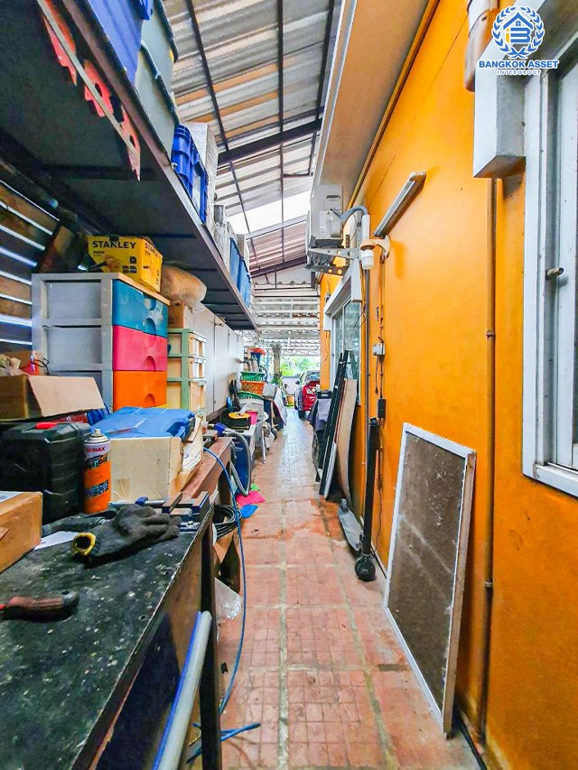 *****บ้านเดี่ยวมือสองนนทบุรี โครงการ คุณาลัย บางใหญ่ เนื้อที่กว้างขวางเกือบ 77 ตร.ว. ฟังก์ชัน 5 ห้องนอน 3 ห้องน้ำ 2 ที่จอดรถ บ้านสภาพสวย บนทำเลเดินทางสะดวก เชื่อมต่อ ถนนกาญจนาภิเษก, ถนนรัตนาธิเบศร์ ใกล้รถไฟฟ้าสายสีม่วง "สถานีคลองบางไผ่" และจุดขึ้นทางด่วน "ศรีรัช"