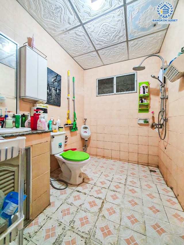 *****บ้านเดี่ยวมือสองนนทบุรี โครงการ คุณาลัย บางใหญ่ เนื้อที่กว้างขวางเกือบ 77 ตร.ว. ฟังก์ชัน 5 ห้องนอน 3 ห้องน้ำ 2 ที่จอดรถ บ้านสภาพสวย บนทำเลเดินทางสะดวก เชื่อมต่อ ถนนกาญจนาภิเษก, ถนนรัตนาธิเบศร์ ใกล้รถไฟฟ้าสายสีม่วง "สถานีคลองบางไผ่" และจุดขึ้นทางด่วน "ศรีรัช"