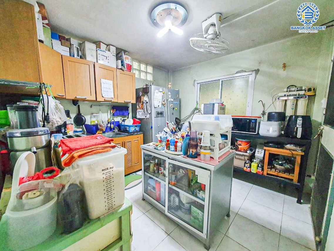 *****บ้านเดี่ยวมือสองนนทบุรี โครงการ คุณาลัย บางใหญ่ เนื้อที่กว้างขวางเกือบ 77 ตร.ว. ฟังก์ชัน 5 ห้องนอน 3 ห้องน้ำ 2 ที่จอดรถ บ้านสภาพสวย บนทำเลเดินทางสะดวก เชื่อมต่อ ถนนกาญจนาภิเษก, ถนนรัตนาธิเบศร์ ใกล้รถไฟฟ้าสายสีม่วง "สถานีคลองบางไผ่" และจุดขึ้นทางด่วน "ศรีรัช"