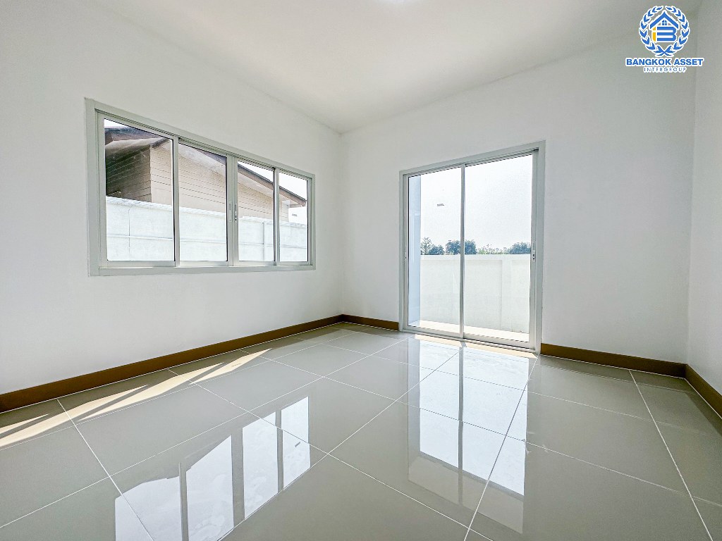 บ้านเดี่ยวมือสอง โครงการ นาราภิรมย์ พุทธมณฑลสาย3 เนื้อที่ 101.10 ตร.ว. ฟังก์ชัน 4 ห้องนอน 3 ห้องน้ำ 2 ที่จอดรถ สภาพเหมือนใหม่ ที่ดินกว้าง รอบบ้านมีบริเวณโล่งไว้จัดสวน โครงการบนทำเลเชื่อมต่อบรมราชชนนีถนนเพชรเกษม ทางคู่ขนานลอยฟ้าบรมราชชนนี และใกล้มหาวิทยาลัยมหิดล ศาลายา, เซ็นทรัล ศาลายา