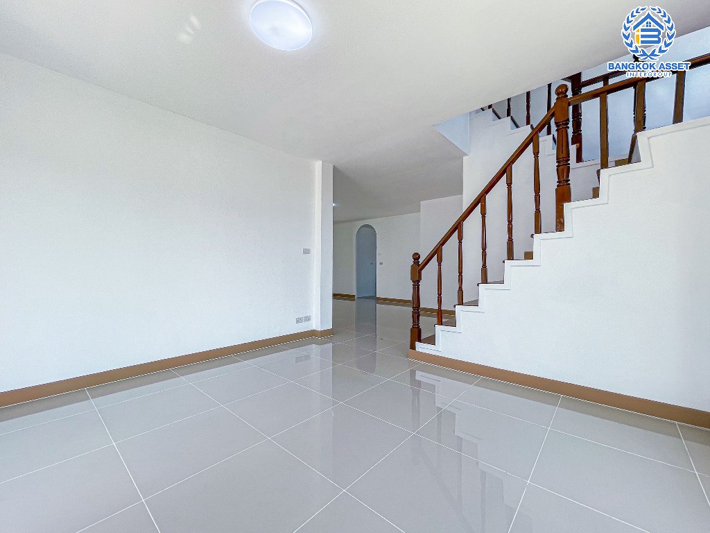 บ้านเดี่ยวมือสอง โครงการ นาราภิรมย์ พุทธมณฑลสาย3 เนื้อที่ 101.10 ตร.ว. ฟังก์ชัน 4 ห้องนอน 3 ห้องน้ำ 2 ที่จอดรถ สภาพเหมือนใหม่ ที่ดินกว้าง รอบบ้านมีบริเวณโล่งไว้จัดสวน โครงการบนทำเลเชื่อมต่อบรมราชชนนีถนนเพชรเกษม ทางคู่ขนานลอยฟ้าบรมราชชนนี และใกล้มหาวิทยาลัยมหิดล ศาลายา, เซ็นทรัล ศาลายา