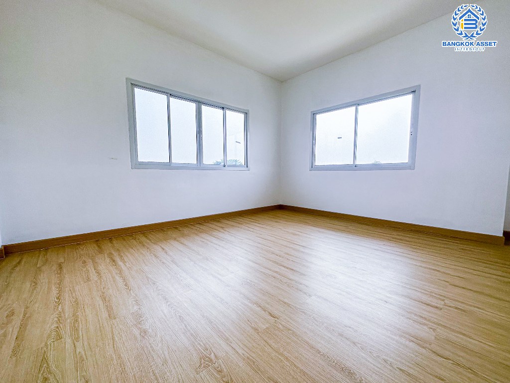 บ้านเดี่ยวมือสอง โครงการ นาราภิรมย์ พุทธมณฑลสาย3 เนื้อที่ 101.10 ตร.ว. ฟังก์ชัน 4 ห้องนอน 3 ห้องน้ำ 2 ที่จอดรถ สภาพเหมือนใหม่ ที่ดินกว้าง รอบบ้านมีบริเวณโล่งไว้จัดสวน โครงการบนทำเลเชื่อมต่อบรมราชชนนีถนนเพชรเกษม ทางคู่ขนานลอยฟ้าบรมราชชนนี และใกล้มหาวิทยาลัยมหิดล ศาลายา, เซ็นทรัล ศาลายา