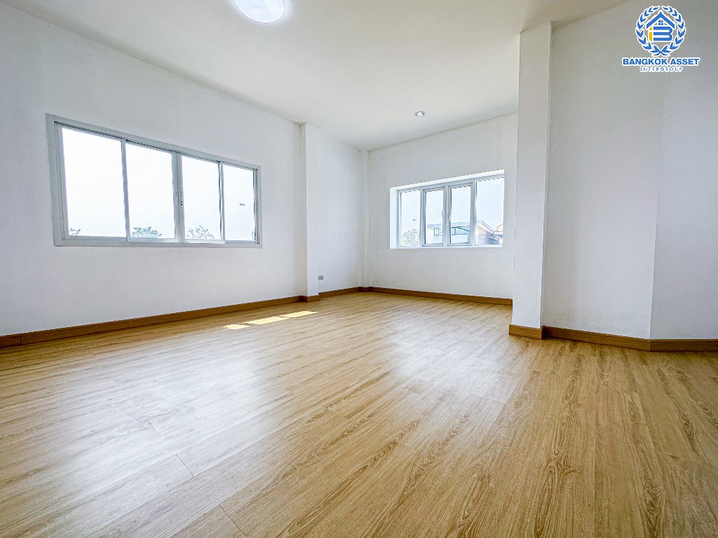 บ้านเดี่ยวมือสอง โครงการ นาราภิรมย์ พุทธมณฑลสาย3 เนื้อที่ 101.10 ตร.ว. ฟังก์ชัน 4 ห้องนอน 3 ห้องน้ำ 2 ที่จอดรถ สภาพเหมือนใหม่ ที่ดินกว้าง รอบบ้านมีบริเวณโล่งไว้จัดสวน โครงการบนทำเลเชื่อมต่อบรมราชชนนีถนนเพชรเกษม ทางคู่ขนานลอยฟ้าบรมราชชนนี และใกล้มหาวิทยาลัยมหิดล ศาลายา, เซ็นทรัล ศาลายา