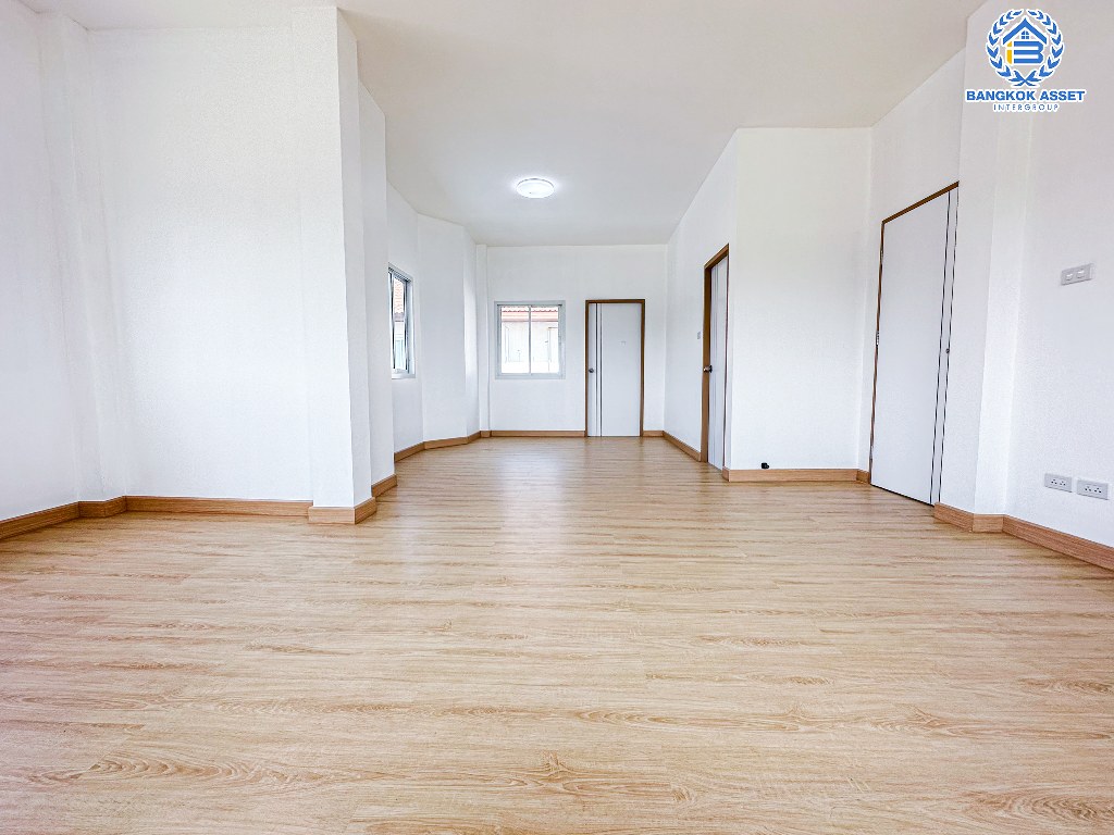 บ้านเดี่ยวมือสอง โครงการ นาราภิรมย์ พุทธมณฑลสาย3 เนื้อที่ 101.10 ตร.ว. ฟังก์ชัน 4 ห้องนอน 3 ห้องน้ำ 2 ที่จอดรถ สภาพเหมือนใหม่ ที่ดินกว้าง รอบบ้านมีบริเวณโล่งไว้จัดสวน โครงการบนทำเลเชื่อมต่อบรมราชชนนีถนนเพชรเกษม ทางคู่ขนานลอยฟ้าบรมราชชนนี และใกล้มหาวิทยาลัยมหิดล ศาลายา, เซ็นทรัล ศาลายา