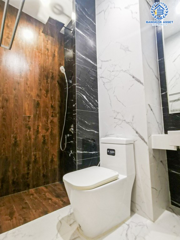 *****บ้านแฝดมือสอง โครงการ เปี่ยมสุข บางบัวทอง เนื้อที่ 35.80 ตร.ว. ฟังก์ชัน 3 ห้องนอน 2 ห้องน้ำ 2 ที่จอดรถ สภาพเหมือนใหม่ พิเศษ! แถมเฟอร์นิเจอร์ทั้งหลัง โครงการตั้งบนทำเลเดินทางสะดวก เชื่อมต่อถนนบางกรวย-ไทรน้อย ถนนกาญจนาภิเษก ถนนรัตนาธิเบศร์ ใกล้เซ็นโรบินสัน ไลฟ์สไตล์ ราชพฤกษ์