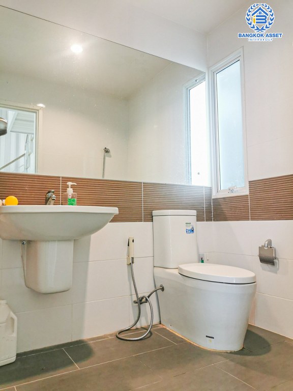 *****บ้านเดี่ยวมือสอง โครงการ เดอะแพลนท์ แจ้งวัฒนะ-ราชพฤกษ์ หลังมุม เนื้อที่ 65 ตร.ว. ฟังก์ชัน 3 ห้องนอน 3 ห้องน้ำ 2 ที่จอดรถ ตัวบ้านอยู่บนถนนเมน ห่างจาก Club House เพียง 20 เมตรเท่านั้น! โครงการบนทำเลเดินทางสะดวก เชื่อมต่อถนนชัยพฤกษ์ ถนนกาญจนาภิเษก ใกล้ห้างเดอะคริสตัล PTT