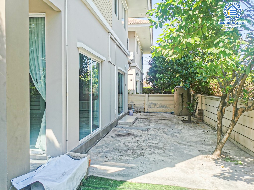 *****บ้านเดี่ยวมือสอง โครงการ เดอะแพลนท์ แจ้งวัฒนะ-ราชพฤกษ์ หลังมุม เนื้อที่ 65 ตร.ว. ฟังก์ชัน 3 ห้องนอน 3 ห้องน้ำ 2 ที่จอดรถ ตัวบ้านอยู่บนถนนเมน ห่างจาก Club House เพียง 20 เมตรเท่านั้น! โครงการบนทำเลเดินทางสะดวก เชื่อมต่อถนนชัยพฤกษ์ ถนนกาญจนาภิเษก ใกล้ห้างเดอะคริสตัล PTT