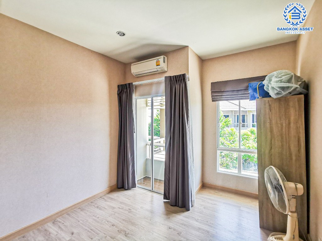 *****บ้านเดี่ยวมือสอง โครงการ เดอะแพลนท์ แจ้งวัฒนะ-ราชพฤกษ์ หลังมุม เนื้อที่ 65 ตร.ว. ฟังก์ชัน 3 ห้องนอน 3 ห้องน้ำ 2 ที่จอดรถ ตัวบ้านอยู่บนถนนเมน ห่างจาก Club House เพียง 20 เมตรเท่านั้น! โครงการบนทำเลเดินทางสะดวก เชื่อมต่อถนนชัยพฤกษ์ ถนนกาญจนาภิเษก ใกล้ห้างเดอะคริสตัล PTT