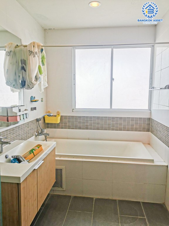 *****บ้านเดี่ยวมือสอง โครงการ เดอะแพลนท์ แจ้งวัฒนะ-ราชพฤกษ์ หลังมุม เนื้อที่ 65 ตร.ว. ฟังก์ชัน 3 ห้องนอน 3 ห้องน้ำ 2 ที่จอดรถ ตัวบ้านอยู่บนถนนเมน ห่างจาก Club House เพียง 20 เมตรเท่านั้น! โครงการบนทำเลเดินทางสะดวก เชื่อมต่อถนนชัยพฤกษ์ ถนนกาญจนาภิเษก ใกล้ห้างเดอะคริสตัล PTT