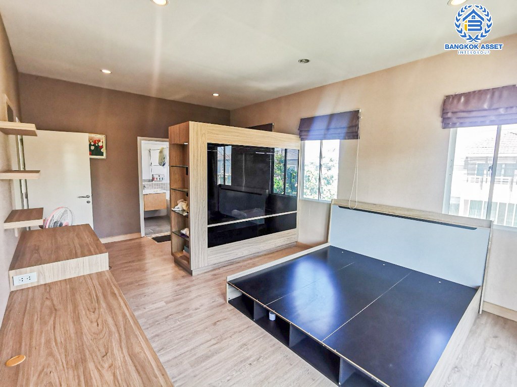 *****บ้านเดี่ยวมือสอง โครงการ เดอะแพลนท์ แจ้งวัฒนะ-ราชพฤกษ์ หลังมุม เนื้อที่ 65 ตร.ว. ฟังก์ชัน 3 ห้องนอน 3 ห้องน้ำ 2 ที่จอดรถ ตัวบ้านอยู่บนถนนเมน ห่างจาก Club House เพียง 20 เมตรเท่านั้น! โครงการบนทำเลเดินทางสะดวก เชื่อมต่อถนนชัยพฤกษ์ ถนนกาญจนาภิเษก ใกล้ห้างเดอะคริสตัล PTT