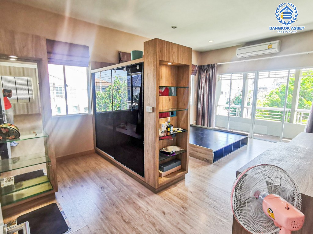 *****บ้านเดี่ยวมือสอง โครงการ เดอะแพลนท์ แจ้งวัฒนะ-ราชพฤกษ์ หลังมุม เนื้อที่ 65 ตร.ว. ฟังก์ชัน 3 ห้องนอน 3 ห้องน้ำ 2 ที่จอดรถ ตัวบ้านอยู่บนถนนเมน ห่างจาก Club House เพียง 20 เมตรเท่านั้น! โครงการบนทำเลเดินทางสะดวก เชื่อมต่อถนนชัยพฤกษ์ ถนนกาญจนาภิเษก ใกล้ห้างเดอะคริสตัล PTT