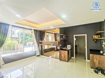 *****บ้านเดี่ยวมือสอง โครงการ เดอะแพลนท์ แจ้งวัฒนะ-ราชพฤกษ์ หลังมุม เนื้อที่ 65 ตร.ว. ฟังก์ชัน 3 ห้องนอน 3 ห้องน้ำ 2 ที่จอดรถ ตัวบ้านอยู่บนถนนเมน ห่างจาก Club House เพียง 20 เมตรเท่านั้น! โครงการบนทำเลเดินทางสะดวก เชื่อมต่อถนนชัยพฤกษ์ ถนนกาญจนาภิเษก ใกล้ห้างเดอะคริสตัล PTT