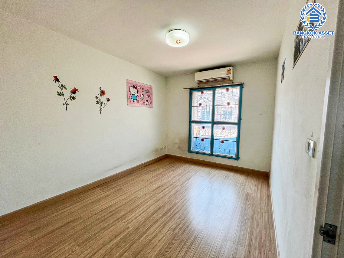 *****ทาวน์เฮ้าส์มือสองนนทบุรี โครงการ พฤกษาวิลล์28 วงแหวน-รัตนาธิเบศร์ เนื้อที่กว้างเกือบ 24 ตร.ว. ฟังก์ชัน 3 ห้องนอน 2 ห้องน้ำ บ้านต่อเติมพร้อมอยู่ หลังบ้านไม่ชนใคร บนทำเลใกล้เซ็นทรัลเวสต์เกต เชื่อมต่อถนนกาญจนาภิเษก ใกล้รถไฟฟ้าสายสีม่วง "สถานีตลาดบางใหญ่" และทางด่วน "กาญจนาภิเษก"