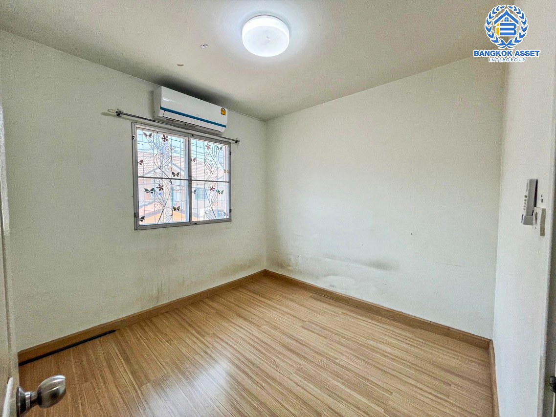 *****ทาวน์เฮ้าส์มือสองนนทบุรี โครงการ พฤกษาวิลล์28 วงแหวน-รัตนาธิเบศร์ เนื้อที่กว้างเกือบ 24 ตร.ว. ฟังก์ชัน 3 ห้องนอน 2 ห้องน้ำ บ้านต่อเติมพร้อมอยู่ หลังบ้านไม่ชนใคร บนทำเลใกล้เซ็นทรัลเวสต์เกต เชื่อมต่อถนนกาญจนาภิเษก ใกล้รถไฟฟ้าสายสีม่วง "สถานีตลาดบางใหญ่" และทางด่วน "กาญจนาภิเษก"