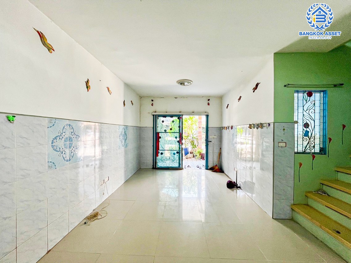 *****ทาวน์เฮ้าส์มือสองนนทบุรี โครงการ พฤกษาวิลล์28 วงแหวน-รัตนาธิเบศร์ เนื้อที่กว้างเกือบ 24 ตร.ว. ฟังก์ชัน 3 ห้องนอน 2 ห้องน้ำ บ้านต่อเติมพร้อมอยู่ หลังบ้านไม่ชนใคร บนทำเลใกล้เซ็นทรัลเวสต์เกต เชื่อมต่อถนนกาญจนาภิเษก ใกล้รถไฟฟ้าสายสีม่วง "สถานีตลาดบางใหญ่" และทางด่วน "กาญจนาภิเษก"