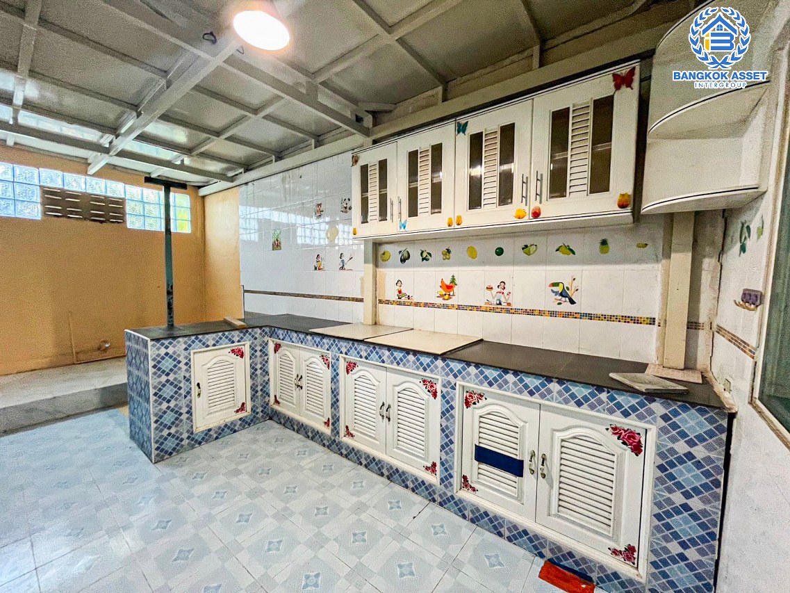 *****ทาวน์เฮ้าส์มือสองนนทบุรี โครงการ พฤกษาวิลล์28 วงแหวน-รัตนาธิเบศร์ เนื้อที่กว้างเกือบ 24 ตร.ว. ฟังก์ชัน 3 ห้องนอน 2 ห้องน้ำ บ้านต่อเติมพร้อมอยู่ หลังบ้านไม่ชนใคร บนทำเลใกล้เซ็นทรัลเวสต์เกต เชื่อมต่อถนนกาญจนาภิเษก ใกล้รถไฟฟ้าสายสีม่วง "สถานีตลาดบางใหญ่" และทางด่วน "กาญจนาภิเษก"