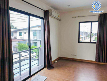 *****ทาวน์เฮ้าส์มือสองนนทบุรี โครงการ เดอะแกลเลอรี่-เนเชอร่าเทรนด์ บางกรวย-ไทรน้อย หลังมุม เนื้อที่กว้าง 22.6 ตร.ว. ฟังก์ชัน 3 ห้องนอน 2 ห้องน้ำ 2 ที่จอดรถ บ้านสภาพดีพร้อมเข้าอยู่ แถมฟรี! เครื่องปรับอากาศ, เครื่องทำน้ำอุ่น บนทำเลแห่งการเดินทาง ใกล้รถไฟฟ้าสายสีม่วง "สถานีบางพลู" เพียง 10 นาที