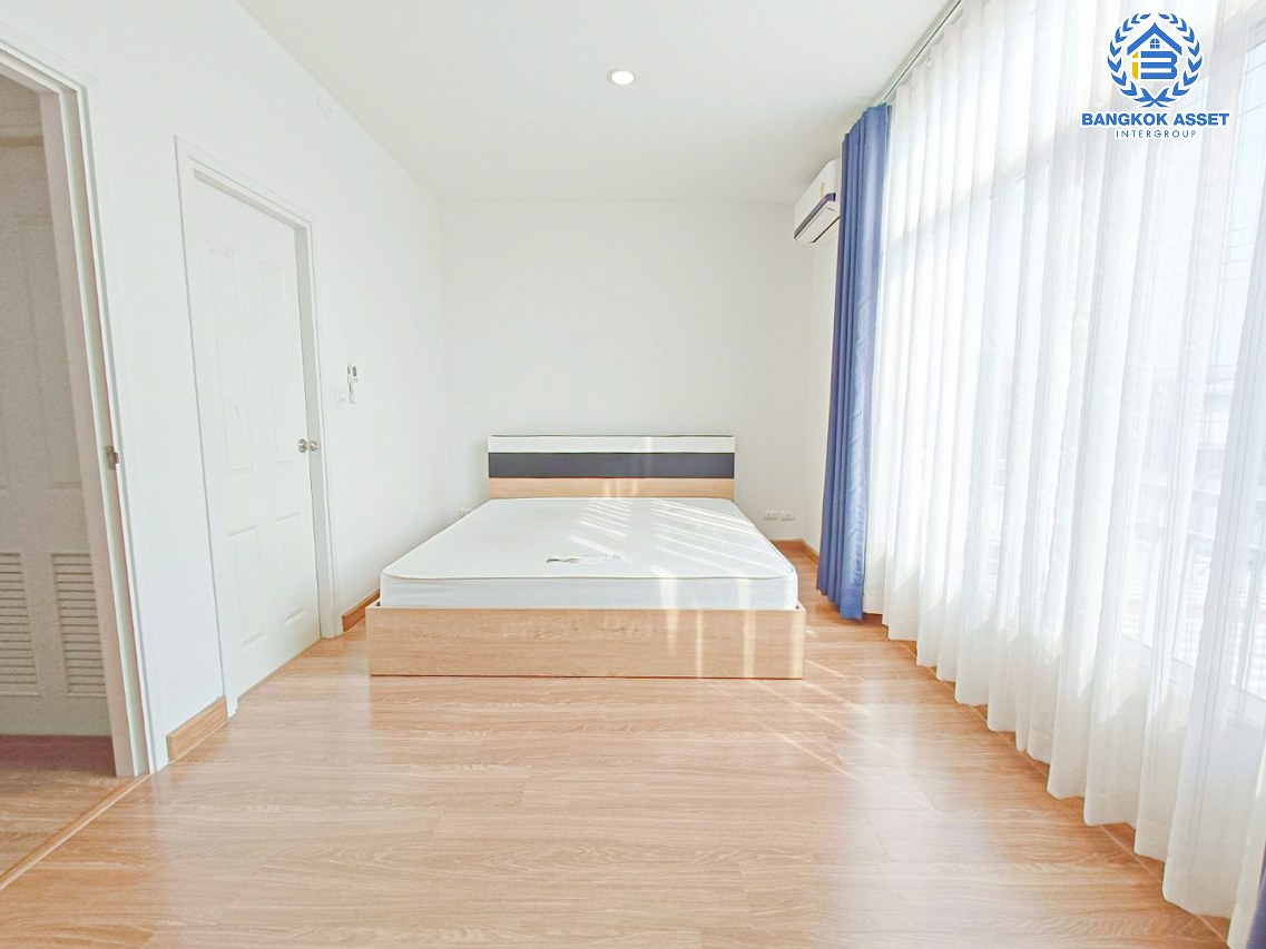 *****ทาวน์เฮ้าส์มือสองปทุมธานี โครงการ เดอะคิวบ์ทาวน์ ลำลูกกา เนื้อที่กว้างมากถึง 24.2 ตร.ว. ฟังก์ชัน 4 ห้องนอน 2 ห้องน้ำ 2 ที่จอดรถ บ้านสภาพดี หน้าบ้านไม่ติดใคร บนทำเลเดินทางสะดวก ใกล้จุดขึ้นทางด่วน "วงแหวนกาญจนาภิเษก" และรถไฟฟ้าสายสีเขียว "สถานีคูคต" เพียง 5 นาทีเท่านั้น!!