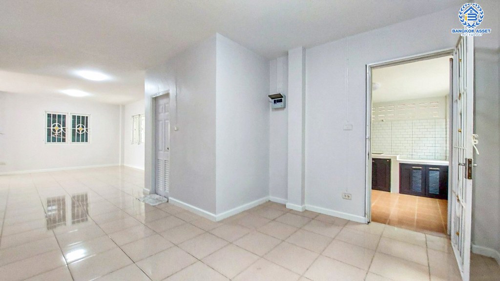 บ้านเดี่ยวมือสอง โครงการ ลภาวัน15 ชัยพฤกษ์ เนื้อที่ 56 ตร.ว. ฟังก์ชัน 3 ห้องนอน 3 ห้องน้ำ 2 ที่จอดรถ บ้านพร้อมอยู่ บ้านเดี่ยวโซนชัยพฤกษ์ที่คุ้มค่าที่สุด โครงการบนทำเลเดินทางสะดวก เชื่อมต่อถนนราชพฤกษ์ ถนนนครอินทร์ ถนนรัตนาธิเบศร์ ถนนชัยพฤกษ์ ใกล้ห้างสรรพสินค้าเซ็นทรัลแจ้งวัฒนะ...