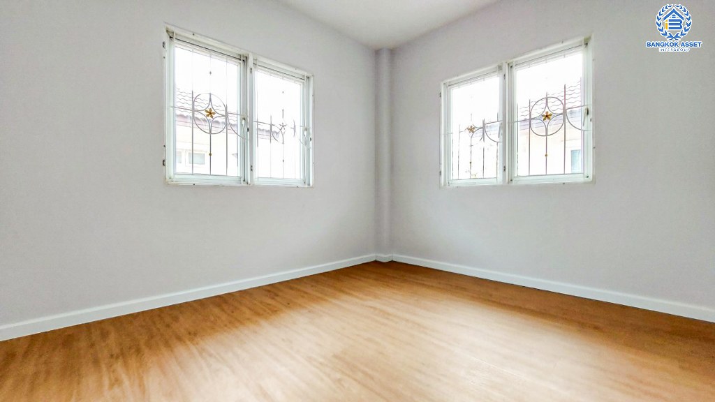 บ้านเดี่ยวมือสอง โครงการ ลภาวัน15 ชัยพฤกษ์ เนื้อที่ 56 ตร.ว. ฟังก์ชัน 3 ห้องนอน 3 ห้องน้ำ 2 ที่จอดรถ บ้านพร้อมอยู่ บ้านเดี่ยวโซนชัยพฤกษ์ที่คุ้มค่าที่สุด โครงการบนทำเลเดินทางสะดวก เชื่อมต่อถนนราชพฤกษ์ ถนนนครอินทร์ ถนนรัตนาธิเบศร์ ถนนชัยพฤกษ์ ใกล้ห้างสรรพสินค้าเซ็นทรัลแจ้งวัฒนะ...