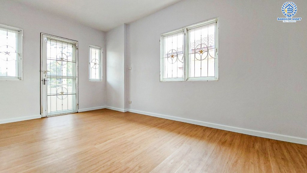 บ้านเดี่ยวมือสอง โครงการ ลภาวัน15 ชัยพฤกษ์ เนื้อที่ 56 ตร.ว. ฟังก์ชัน 3 ห้องนอน 3 ห้องน้ำ 2 ที่จอดรถ บ้านพร้อมอยู่ บ้านเดี่ยวโซนชัยพฤกษ์ที่คุ้มค่าที่สุด โครงการบนทำเลเดินทางสะดวก เชื่อมต่อถนนราชพฤกษ์ ถนนนครอินทร์ ถนนรัตนาธิเบศร์ ถนนชัยพฤกษ์ ใกล้ห้างสรรพสินค้าเซ็นทรัลแจ้งวัฒนะ...