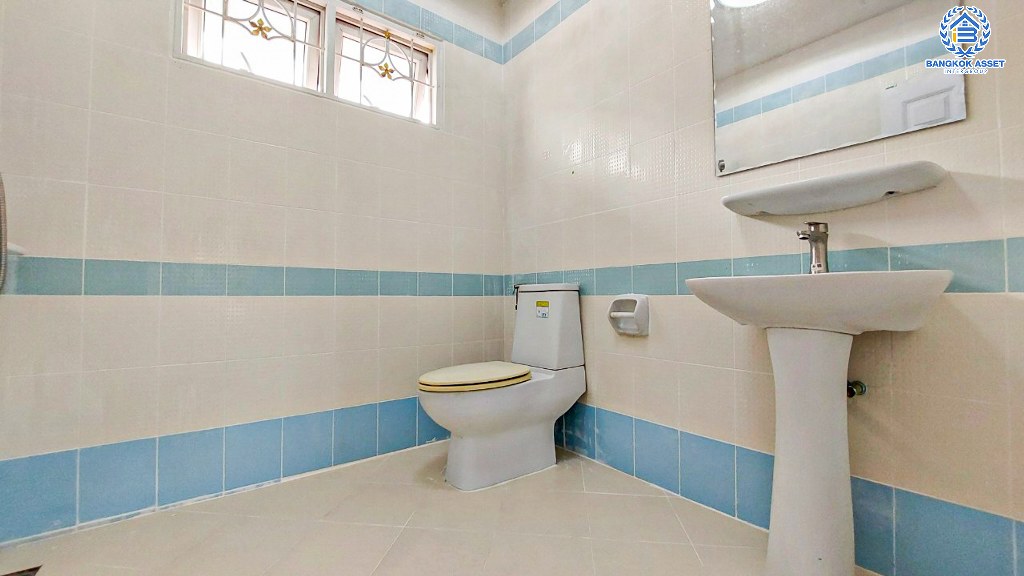 บ้านเดี่ยวมือสอง โครงการ ลภาวัน15 ชัยพฤกษ์ เนื้อที่ 56 ตร.ว. ฟังก์ชัน 3 ห้องนอน 3 ห้องน้ำ 2 ที่จอดรถ บ้านพร้อมอยู่ บ้านเดี่ยวโซนชัยพฤกษ์ที่คุ้มค่าที่สุด โครงการบนทำเลเดินทางสะดวก เชื่อมต่อถนนราชพฤกษ์ ถนนนครอินทร์ ถนนรัตนาธิเบศร์ ถนนชัยพฤกษ์ ใกล้ห้างสรรพสินค้าเซ็นทรัลแจ้งวัฒนะ...