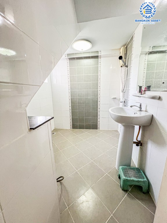 *****บ้านแฝดมือสอง โครงการ ลภาวัน19  ราชพฤกษ์ เนื้อที่ 40.50 ตร.ว. ฟังก์ชัน 3 ห้องนอน 2 ห้องน้ำ 1 ที่จอดรถ บ้านสภาพดีมาก เจ้าของเดิมดูแลอย่างดี พร้อมเข้าอยู่ โครงการบนทำเลเดินทางสะดวก บรรยากาศเป็นส่วนตัว ไม่ต่างจากบ้านเดี่ยว บนทำเลเชื่อมต่อถนนราชพฤกษ์ ถนนชัยพฤกษ์ ถนนบางกรวย-ไทรน้อย