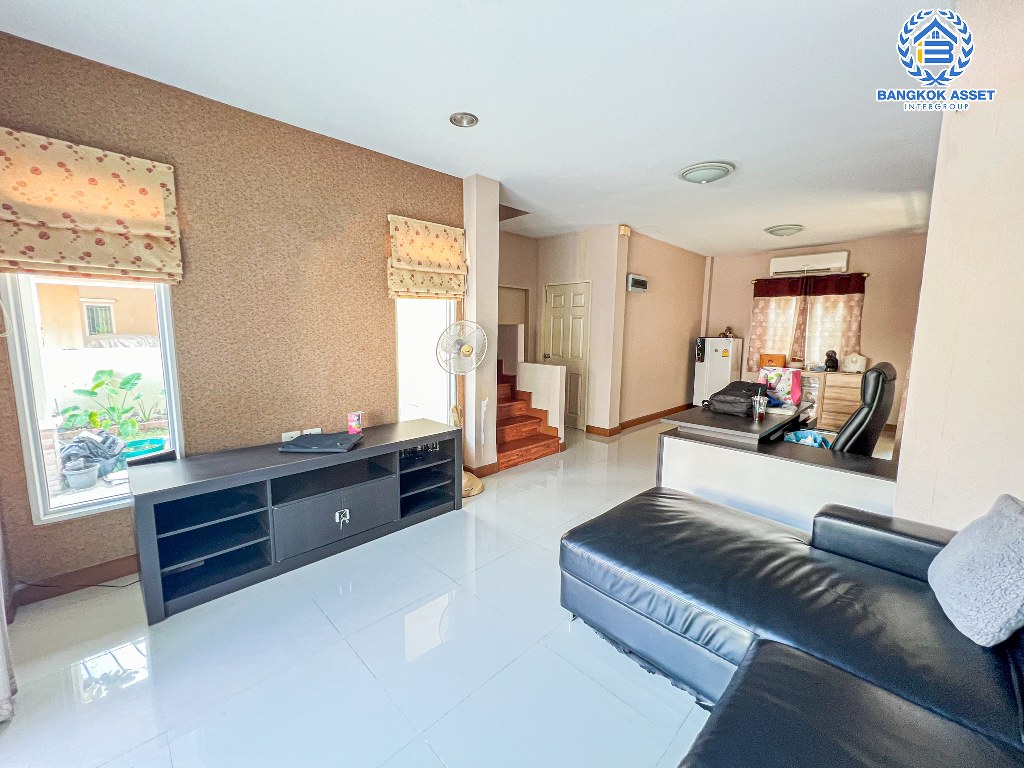 *****บ้านแฝดมือสอง โครงการ ลภาวัน19  ราชพฤกษ์ เนื้อที่ 40.50 ตร.ว. ฟังก์ชัน 3 ห้องนอน 2 ห้องน้ำ 1 ที่จอดรถ บ้านสภาพดีมาก เจ้าของเดิมดูแลอย่างดี พร้อมเข้าอยู่ โครงการบนทำเลเดินทางสะดวก บรรยากาศเป็นส่วนตัว ไม่ต่างจากบ้านเดี่ยว บนทำเลเชื่อมต่อถนนราชพฤกษ์ ถนนชัยพฤกษ์ ถนนบางกรวย-ไทรน้อย