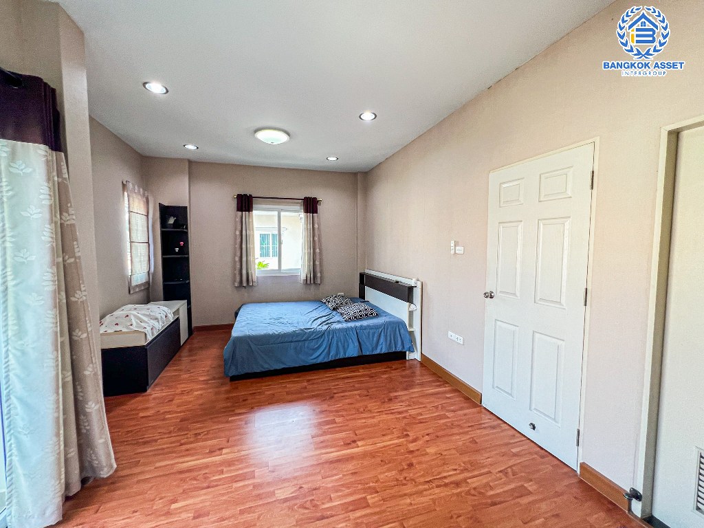 *****บ้านแฝดมือสอง โครงการ ลภาวัน19  ราชพฤกษ์ เนื้อที่ 40.50 ตร.ว. ฟังก์ชัน 3 ห้องนอน 2 ห้องน้ำ 1 ที่จอดรถ บ้านสภาพดีมาก เจ้าของเดิมดูแลอย่างดี พร้อมเข้าอยู่ โครงการบนทำเลเดินทางสะดวก บรรยากาศเป็นส่วนตัว ไม่ต่างจากบ้านเดี่ยว บนทำเลเชื่อมต่อถนนราชพฤกษ์ ถนนชัยพฤกษ์ ถนนบางกรวย-ไทรน้อย