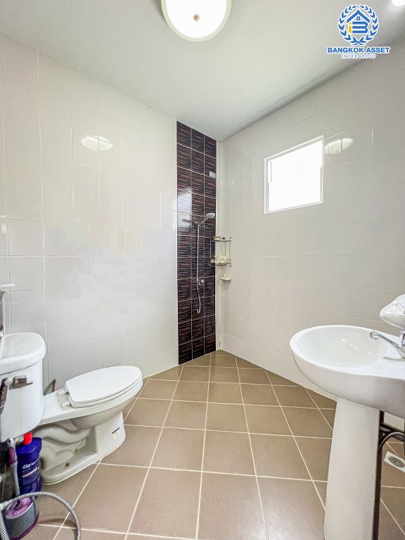 *****บ้านแฝดมือสอง โครงการ ลภาวัน19  ราชพฤกษ์ เนื้อที่ 40.50 ตร.ว. ฟังก์ชัน 3 ห้องนอน 2 ห้องน้ำ 1 ที่จอดรถ บ้านสภาพดีมาก เจ้าของเดิมดูแลอย่างดี พร้อมเข้าอยู่ โครงการบนทำเลเดินทางสะดวก บรรยากาศเป็นส่วนตัว ไม่ต่างจากบ้านเดี่ยว บนทำเลเชื่อมต่อถนนราชพฤกษ์ ถนนชัยพฤกษ์ ถนนบางกรวย-ไทรน้อย