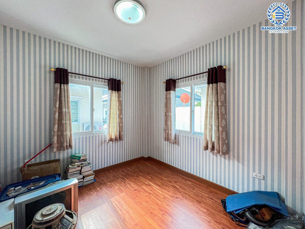 *****บ้านแฝดมือสอง โครงการ ลภาวัน19  ราชพฤกษ์ เนื้อที่ 40.50 ตร.ว. ฟังก์ชัน 3 ห้องนอน 2 ห้องน้ำ 1 ที่จอดรถ บ้านสภาพดีมาก เจ้าของเดิมดูแลอย่างดี พร้อมเข้าอยู่ โครงการบนทำเลเดินทางสะดวก บรรยากาศเป็นส่วนตัว ไม่ต่างจากบ้านเดี่ยว บนทำเลเชื่อมต่อถนนราชพฤกษ์ ถนนชัยพฤกษ์ ถนนบางกรวย-ไทรน้อย