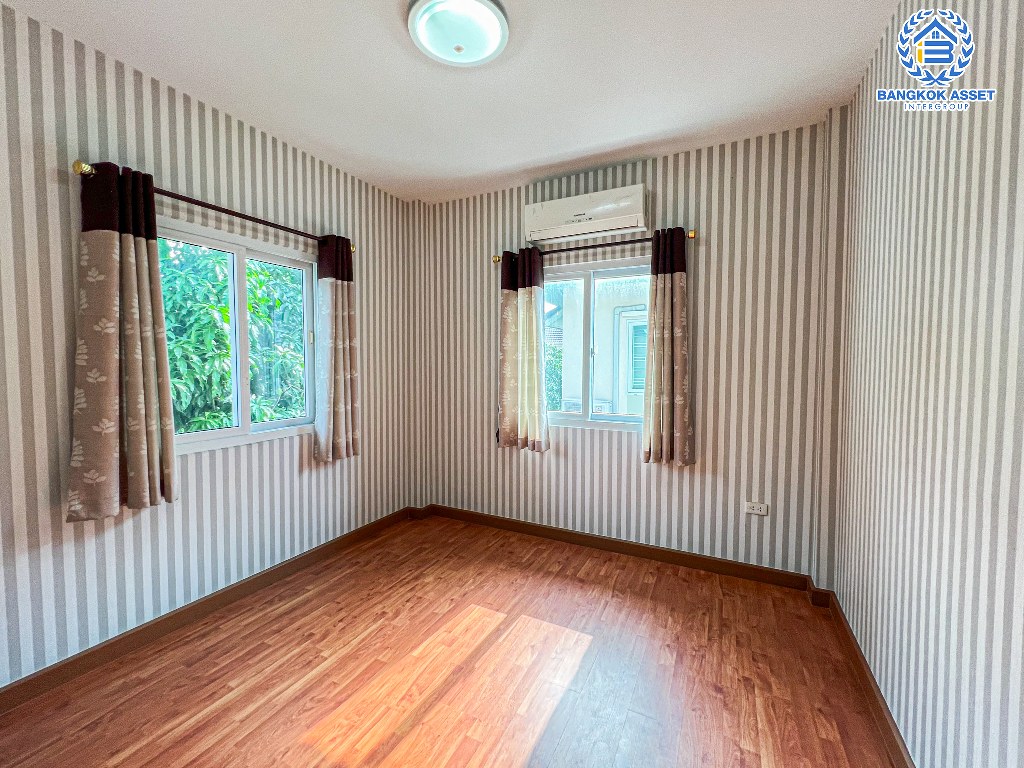 *****บ้านแฝดมือสอง โครงการ ลภาวัน19  ราชพฤกษ์ เนื้อที่ 40.50 ตร.ว. ฟังก์ชัน 3 ห้องนอน 2 ห้องน้ำ 1 ที่จอดรถ บ้านสภาพดีมาก เจ้าของเดิมดูแลอย่างดี พร้อมเข้าอยู่ โครงการบนทำเลเดินทางสะดวก บรรยากาศเป็นส่วนตัว ไม่ต่างจากบ้านเดี่ยว บนทำเลเชื่อมต่อถนนราชพฤกษ์ ถนนชัยพฤกษ์ ถนนบางกรวย-ไทรน้อย