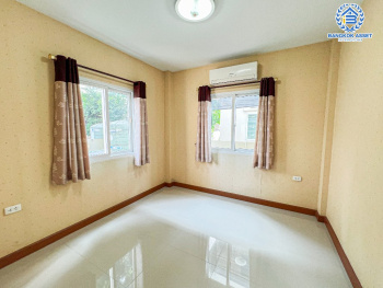 *****บ้านแฝดมือสอง โครงการ ลภาวัน19  ราชพฤกษ์ เนื้อที่ 40.50 ตร.ว. ฟังก์ชัน 3 ห้องนอน 2 ห้องน้ำ 1 ที่จอดรถ บ้านสภาพดีมาก เจ้าของเดิมดูแลอย่างดี พร้อมเข้าอยู่ โครงการบนทำเลเดินทางสะดวก บรรยากาศเป็นส่วนตัว ไม่ต่างจากบ้านเดี่ยว บนทำเลเชื่อมต่อถนนราชพฤกษ์ ถนนชัยพฤกษ์ ถนนบางกรวย-ไทรน้อย