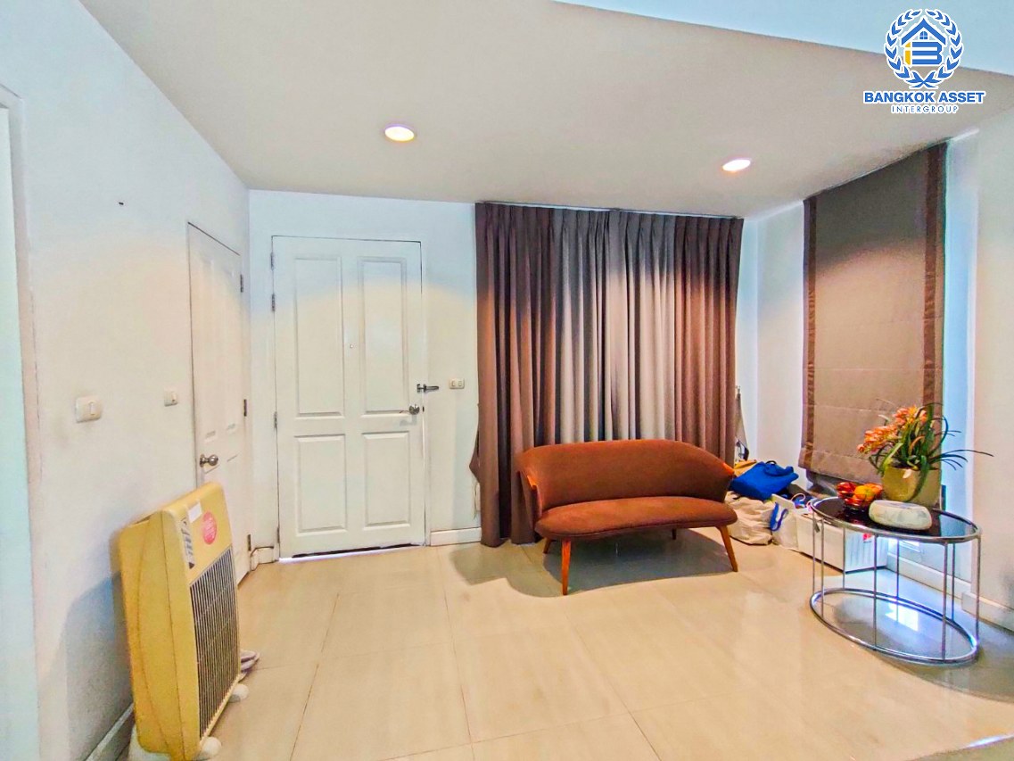 *****ทาวน์โฮมมือสองกรุงเทพฯ โครงการ ทาวน์พลัส หัวหมาก เนื้อที่ 22.9 ตร.ว. ฟังก์ชัน 3 ห้องนอน 4 ห้องน้ำ 2 ที่จอดรถ บ้านพร้อมอยู่ แถมฟรี! 5 เครื่องปรับอากาศ และ 3 เครื่องทำน้ำอุ่น ทำเลใกล้สนามบินสุวรรณภูมิ เชื่อมต่อ ถ.กรุงเทพกรีฑา, ถ.ศรีนครินทร์ และเพียง 10 นาทีก็ถึงรถไฟฟ้า "สถานีศรีกรีฑา"