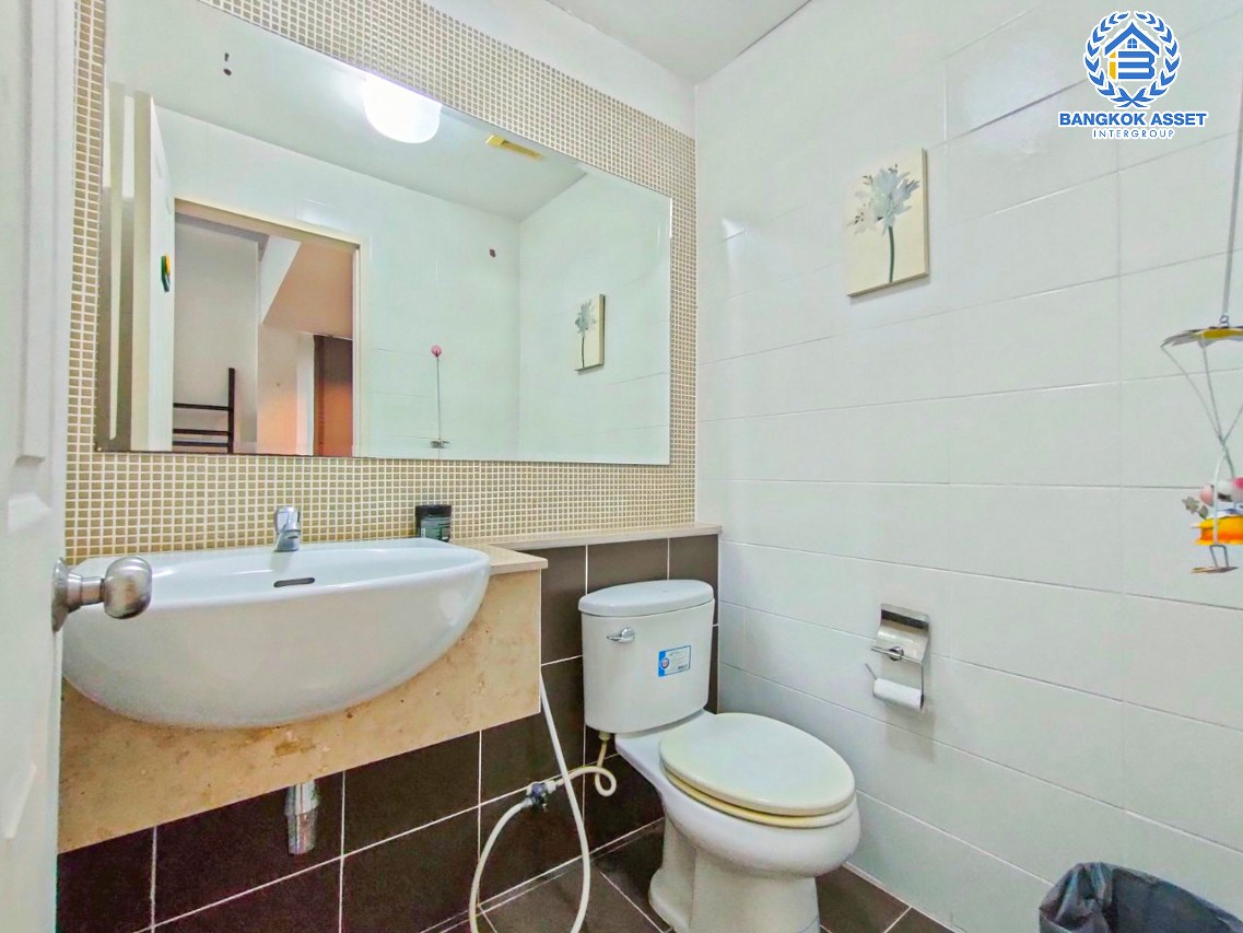 *****ทาวน์โฮมมือสองกรุงเทพฯ โครงการ ทาวน์พลัส หัวหมาก เนื้อที่ 22.9 ตร.ว. ฟังก์ชัน 3 ห้องนอน 4 ห้องน้ำ 2 ที่จอดรถ บ้านพร้อมอยู่ แถมฟรี! 5 เครื่องปรับอากาศ และ 3 เครื่องทำน้ำอุ่น ทำเลใกล้สนามบินสุวรรณภูมิ เชื่อมต่อ ถ.กรุงเทพกรีฑา, ถ.ศรีนครินทร์ และเพียง 10 นาทีก็ถึงรถไฟฟ้า "สถานีศรีกรีฑา"