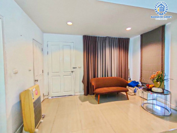 *****ทาวน์โฮมมือสองกรุงเทพฯ โครงการ ทาวน์พลัส หัวหมาก เนื้อที่ 22.9 ตร.ว. ฟังก์ชัน 3 ห้องนอน 4 ห้องน้ำ 2 ที่จอดรถ บ้านพร้อมอยู่ แถมฟรี! 5 เครื่องปรับอากาศ และ 3 เครื่องทำน้ำอุ่น ทำเลใกล้สนามบินสุวรรณภูมิ เชื่อมต่อ ถ.กรุงเทพกรีฑา, ถ.ศรีนครินทร์ และเพียง 10 นาทีก็ถึงรถไฟฟ้า "สถานีศรีกรีฑา"