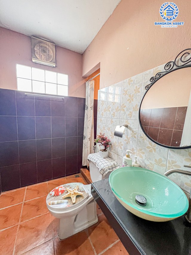 *****บ้านเดี่ยวมือสองปทุมธานี โครงการ ณัฐนันท์โฮม4 กาญจนาภิเษก หลังมุม! เนื้อที่กว้าง 50 ตร.ว. ฟังก์ชัน 3 ห้องนอน 2 ห้องน้ำ 2 ที่จอดรถ บ้านปรับปรุงใหม่ สภาพภายในพร้อมอยู่ บนทำเลดี เชื่อมต่อ ถนนปทุมธานี-บางเลน, ถนนกาญจนาภิเษก, ถนนราชพฤกษ์ ใกล้ตลาดอุดมทรัพย์ และบิ๊กซีลาดหลุมแก้ว ในราคาสุดคุ้ม