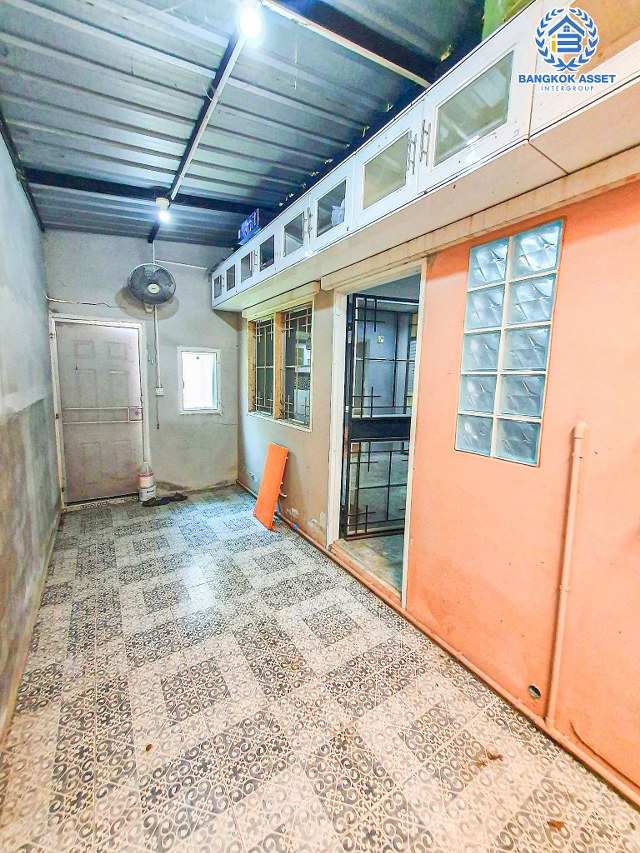 *****บ้านเดี่ยวมือสองปทุมธานี โครงการ ณัฐนันท์โฮม4 กาญจนาภิเษก หลังมุม! เนื้อที่กว้าง 50 ตร.ว. ฟังก์ชัน 3 ห้องนอน 2 ห้องน้ำ 2 ที่จอดรถ บ้านปรับปรุงใหม่ สภาพภายในพร้อมอยู่ บนทำเลดี เชื่อมต่อ ถนนปทุมธานี-บางเลน, ถนนกาญจนาภิเษก, ถนนราชพฤกษ์ ใกล้ตลาดอุดมทรัพย์ และบิ๊กซีลาดหลุมแก้ว ในราคาสุดคุ้ม