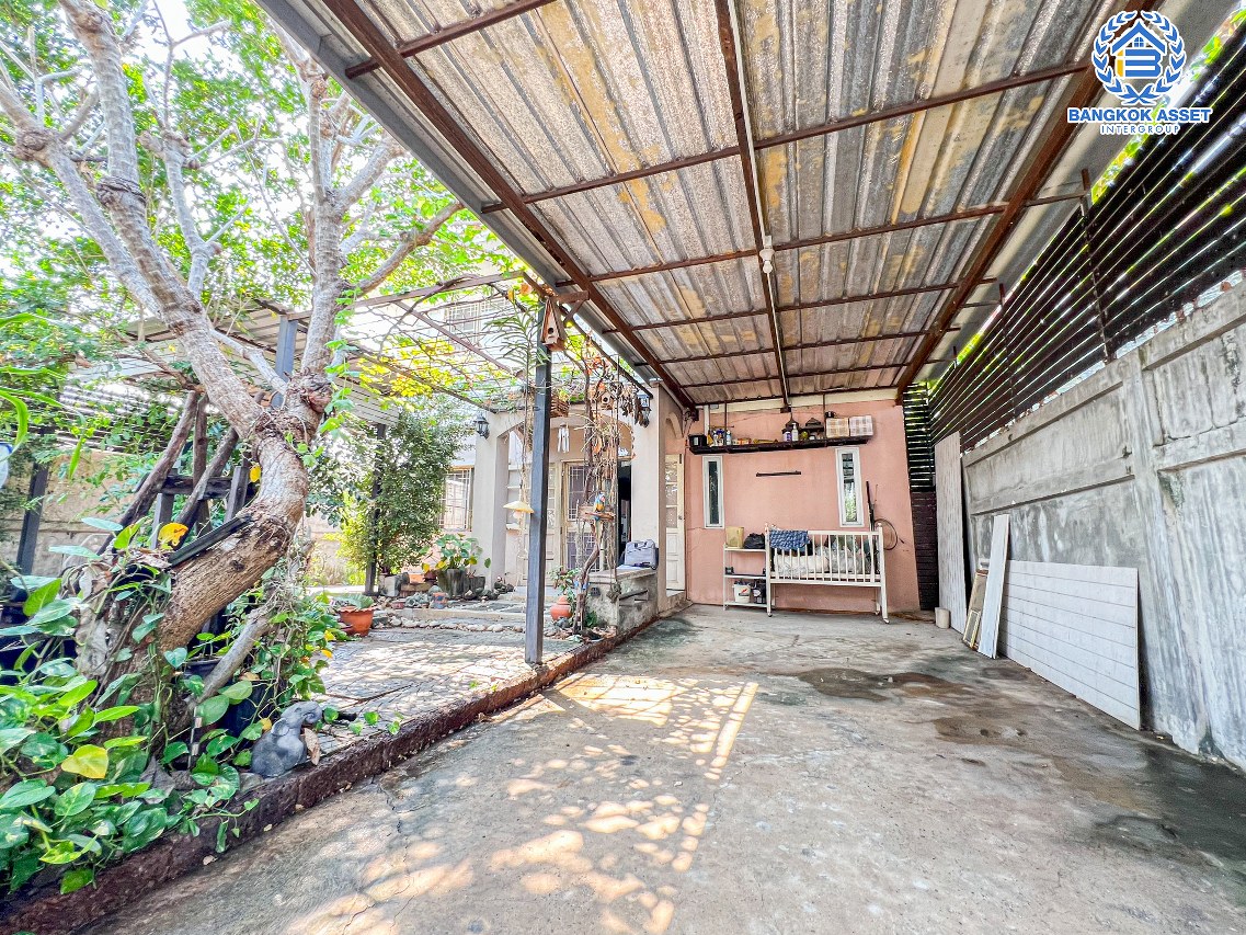 *****บ้านเดี่ยวมือสองปทุมธานี โครงการ ณัฐนันท์โฮม4 กาญจนาภิเษก หลังมุม! เนื้อที่กว้าง 50 ตร.ว. ฟังก์ชัน 3 ห้องนอน 2 ห้องน้ำ 2 ที่จอดรถ บ้านปรับปรุงใหม่ สภาพภายในพร้อมอยู่ บนทำเลดี เชื่อมต่อ ถนนปทุมธานี-บางเลน, ถนนกาญจนาภิเษก, ถนนราชพฤกษ์ ใกล้ตลาดอุดมทรัพย์ และบิ๊กซีลาดหลุมแก้ว ในราคาสุดคุ้ม