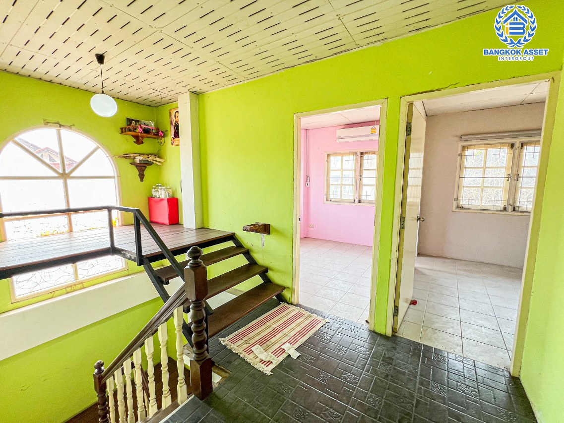 *****บ้านเดี่ยวมือสองปทุมธานี โครงการ ณัฐนันท์โฮม4 กาญจนาภิเษก หลังมุม! เนื้อที่กว้าง 50 ตร.ว. ฟังก์ชัน 3 ห้องนอน 2 ห้องน้ำ 2 ที่จอดรถ บ้านปรับปรุงใหม่ สภาพภายในพร้อมอยู่ บนทำเลดี เชื่อมต่อ ถนนปทุมธานี-บางเลน, ถนนกาญจนาภิเษก, ถนนราชพฤกษ์ ใกล้ตลาดอุดมทรัพย์ และบิ๊กซีลาดหลุมแก้ว ในราคาสุดคุ้ม