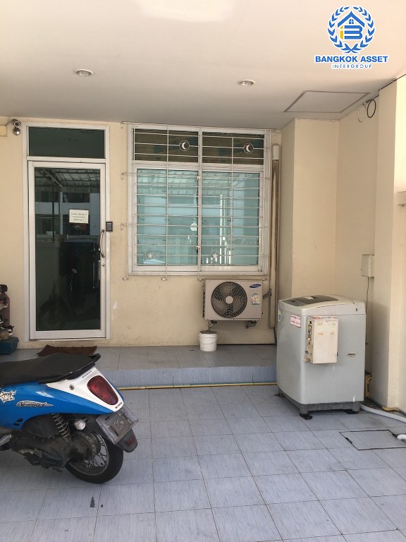 *****ทาวน์เฮ้าส์ 3 ชั้น โครงการ สิรีนพาร์ค2 งามวงศ์วาน เนื้อที่ 18.80 ตร.ว. ฟังก์ชัน 5 ห้องนอน 5 ห้องน้ำ เป็นห้องเช่า 5 ห้อง มีห้องน้ำในตัว ขายพร้อมผู้เช่า โครงการบนทำเลเดินทางสะดวก เชื่อมต่อถนนพิบูลย์สงคราม ถนนวงศ์สว่าง ถนนนครอินทร์ ใกล้รถไฟฟ้าสายสีม่วง "สถานีวงศ์สว่าง" และจุดขึ้นทางด่วน "ศรีรัช"