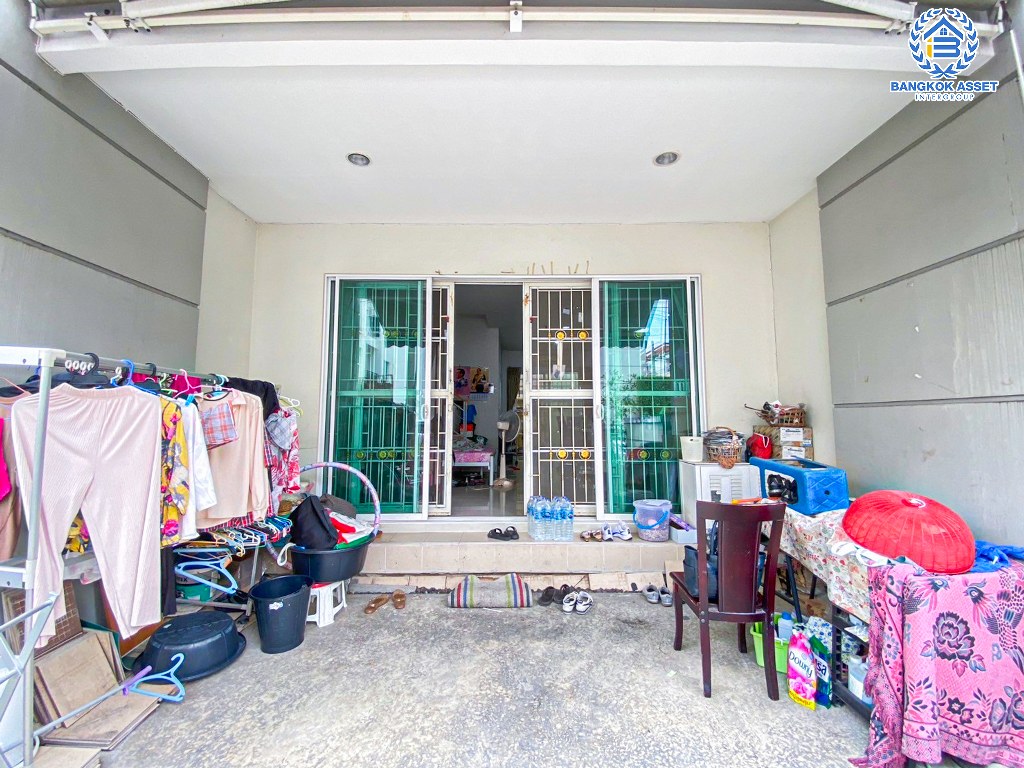 *****ทาวน์โฮม 3 ชั้นมือสอง โครงการ บ้านกลางเมือง Urbanion เกษตร-นวมินทร์2 เนื้อที่ 20.30 ตร.ว. ฟังก์ชัน 3 ห้องนอน 3 ห้องน้ำ 1 ที่จอดรถ บ้านสภาพใหม่ ฟรี! เครื่องปรับอากาศ บนทำเลใกล้เมือง เชื่อมต่อถนนรัชดาภิเษก ถนนรามอินทรา ใกล้รถไฟฟ้าสายสีชมพู "สถานีรามอินทรา" และทางด่วน "ฉลองรัช"